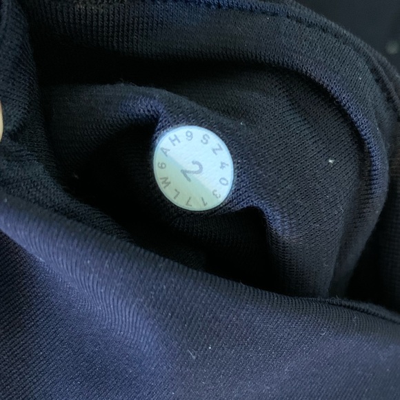 Lululemon size 2 true navy extra mile leggings 23” - Picture 4 of 5